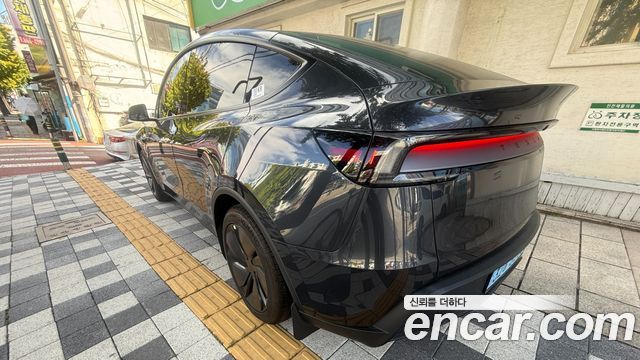 Tesla Model Y RWD — пробег 8 758 км — фото 5 из 5