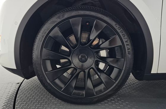 Tesla Model Y Long Range AWD — пробег 61 185 км — фото 5 из 5