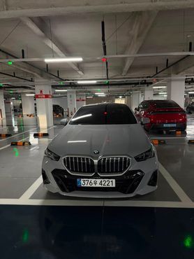 BMW 5-Series 530i xDrive M Sport — пробег 9 300 км — фото 1 из 4