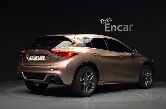 Infiniti Q30 2.0 Premium — пробег 70 457 км — фото 2 из 5