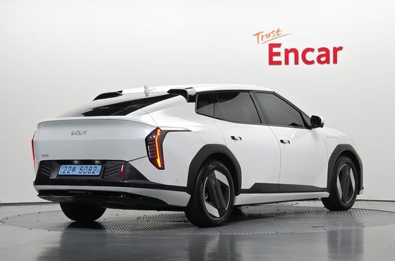 Kia EV4 Standard 2WD Earth — пробег 25 248 км — фото 2 из 5