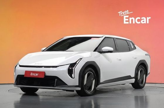 Kia EV4 Standard 2WD Earth — пробег 25 248 км — фото 1 из 5