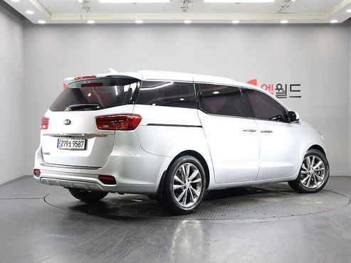 Kia Carnival 9-Seater Prstige — пробег 142 671 км — фото 3 из 5