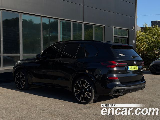 BMW X5 M60i — пробег 9 900 км — фото 3 из 5