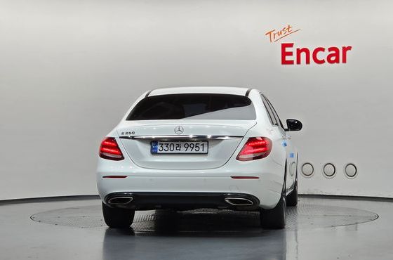 Mercedes-Benz E-Class E250 Avantgarde — пробег 108 260 км — фото 4 из 5