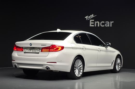 BMW 5-Series 530i Luxury Plus — пробег 76 345 км — фото 2 из 5