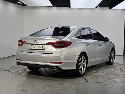 Hyundai Sonata 2.0 Premium — пробег 215 549 км — фото 4 из 5