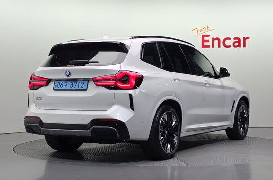 BMW iX3 M Sports — пробег 67 984 км — фото 2 из 5