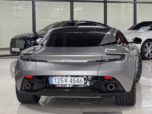 Astonmartin DB12 4.0 V8 Coupe — пробег 1 970 км — фото 3 из 5
