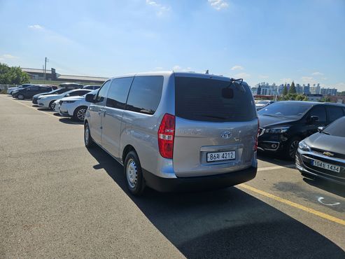Hyundai Starex Van 3-Seater Style — пробег 88 192 км — фото 4 из 5