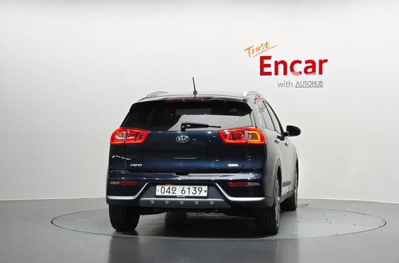 Kia Niro Prestige — пробег 132 865 км — фото 4 из 5