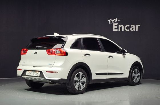 Kia Niro Prestige — пробег 51 447 км — фото 2 из 5