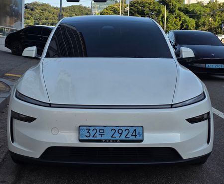 Tesla Model Y L Long Range AWD — пробег 2 790 км — фото 1 из 5