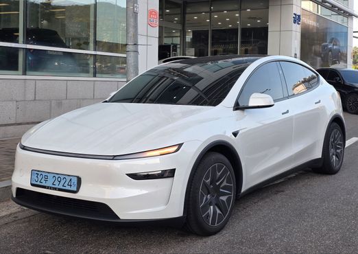 Tesla Model Y L Long Range AWD — пробег 2 790 км — фото 3 из 5