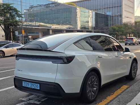 Tesla Model Y L Long Range AWD — пробег 2 790 км — фото 5 из 5
