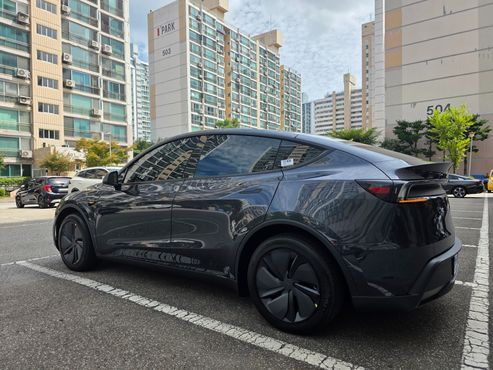 Tesla Model Y Premium RWD — пробег 784 км — фото 4 из 5