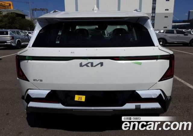 Kia EV5 Long Range 2WD Earth — пробег 1 км — фото 3 из 5