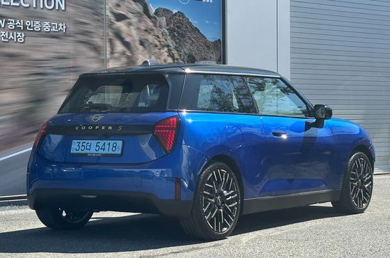Mini Cooper SE Favoured — пробег 4 429 км — фото 2 из 5