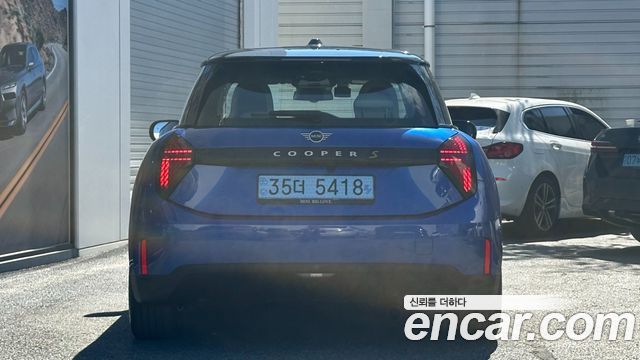 Mini Cooper SE Favoured — пробег 4 429 км — фото 4 из 5