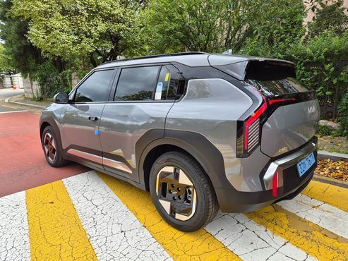 Kia EV3 Long Range 2WD Earth — пробег 514 км — фото 4 из 5