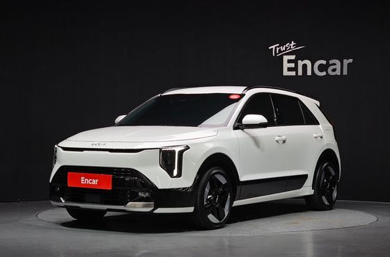 Kia Niro Prestige — пробег 3 765 км — фото 1 из 5