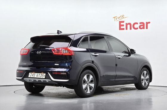 Kia Niro Prestige — пробег 132 613 км — фото 2 из 5