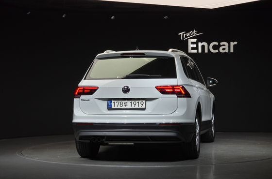 Volkswagen Tiguan 2.0 TDI Premium — пробег 107 147 км — фото 4 из 5