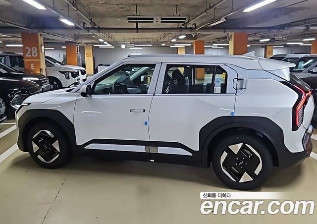 Kia EV3 Long Range 2WD Earth — пробег 1 км — фото 2 из 5