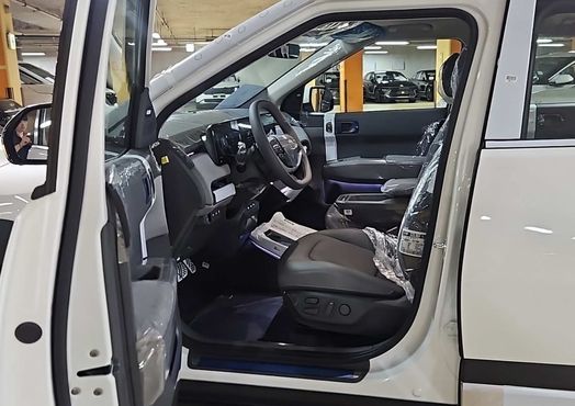Kia EV3 Long Range 2WD Earth — пробег 1 км — фото 4 из 5