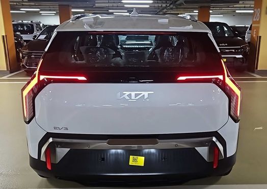 Kia EV3 Long Range 2WD AIr — пробег 1 км — фото 3 из 5