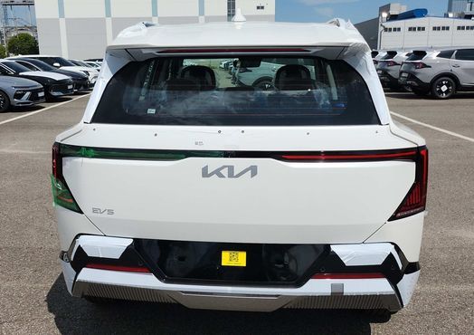 Kia EV5 Long Range 2WD Earth — пробег 1 км — фото 3 из 5