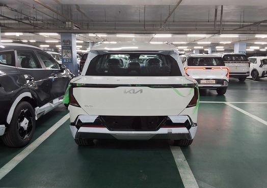Kia EV5 Long Range 2WD Earth — пробег 1 км — фото 3 из 5
