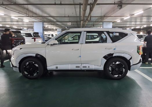 Kia EV5 Long Range 2WD Earth — пробег 1 км — фото 5 из 5