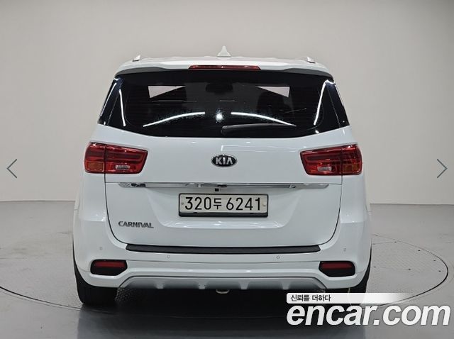 Kia Carnival 9-Seater Luxury — пробег 223 923 км — фото 3 из 5