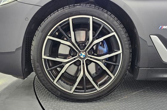 BMW 5-Series 530i xDrive M Sport Package — пробег 54 385 км — фото 5 из 5