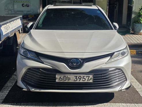 Toyota Camry 2.5 XLE Hybrid — пробег 229 609 км — фото 1 из 5
