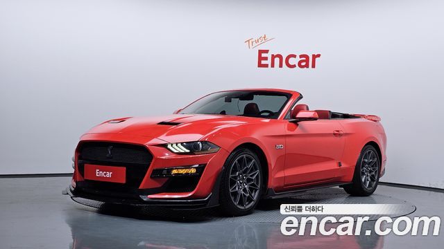 Ford Mustang GT Convertible — пробег 69 529 км — фото 1 из 5