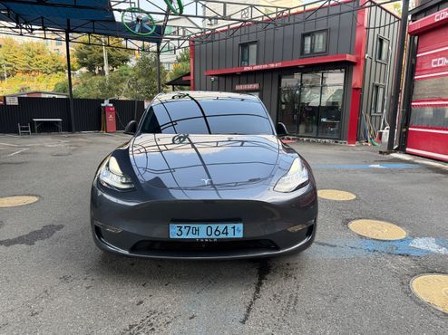 Tesla Model Y Long Range AWD — пробег 97 300 км — фото 1 из 5