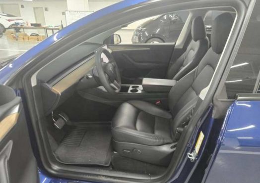 Tesla Model Y RWD — пробег 42 783 км — фото 4 из 5