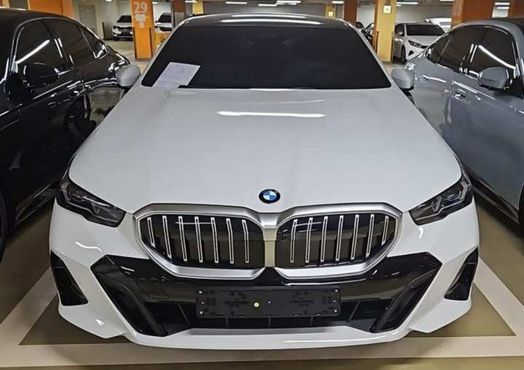 BMW 5-Series 520i M Sport — пробег 1 км — фото 1 из 5
