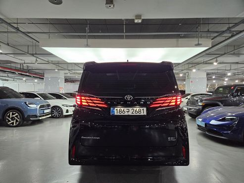 Toyota Alphard 2.5 HEV Executive AWD — пробег 4 783 км — фото 3 из 5
