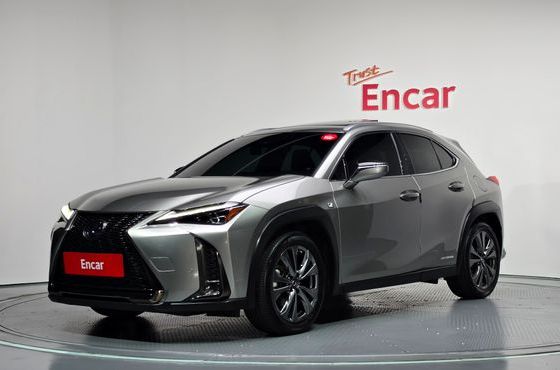 Lexus UX 2.0 F-Sport 2WD — пробег 64 056 км — фото 1 из 5