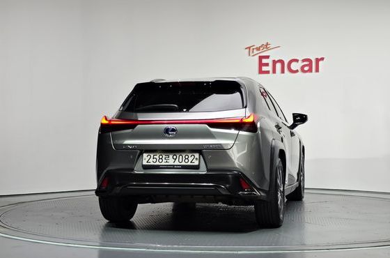 Lexus UX 2.0 F-Sport 2WD — пробег 64 056 км — фото 4 из 5