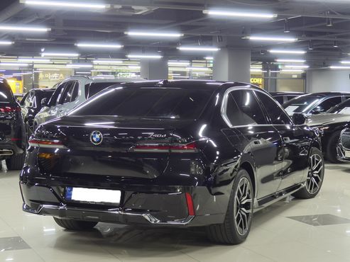 BMW 7-Series 740d xDrive M Sport — пробег 5 800 км — фото 4 из 5