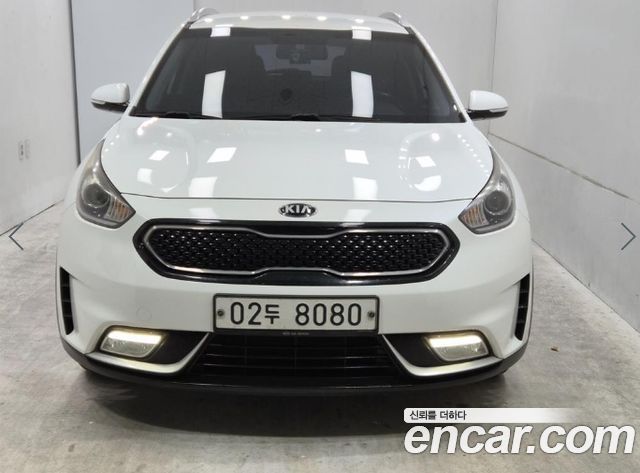 Kia Niro Prestige — пробег 181 839 км — фото 1 из 5