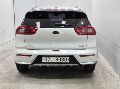 Kia Niro Prestige — пробег 181 839 км — фото 3 из 5