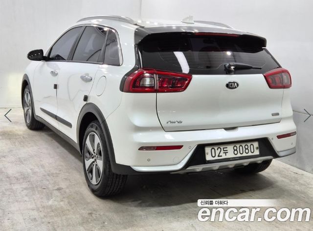 Kia Niro Prestige — пробег 181 839 км — фото 4 из 5