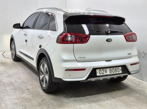 Kia Niro Prestige — пробег 181 839 км — фото 4 из 5