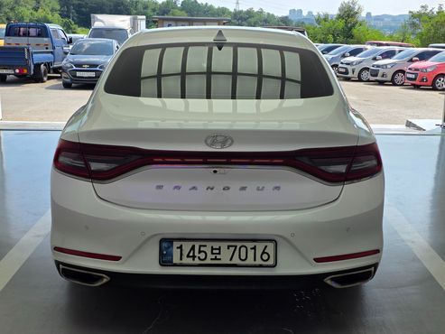 Hyundai Grandeur 2.4 Premium — пробег 153 000 км — фото 4 из 5