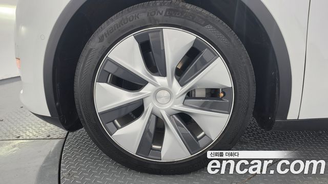 Tesla Model Y Long Range AWD — пробег 126 955 км — фото 5 из 5